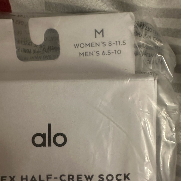 Alo Half Crew Throwback - Picture 5 of 7